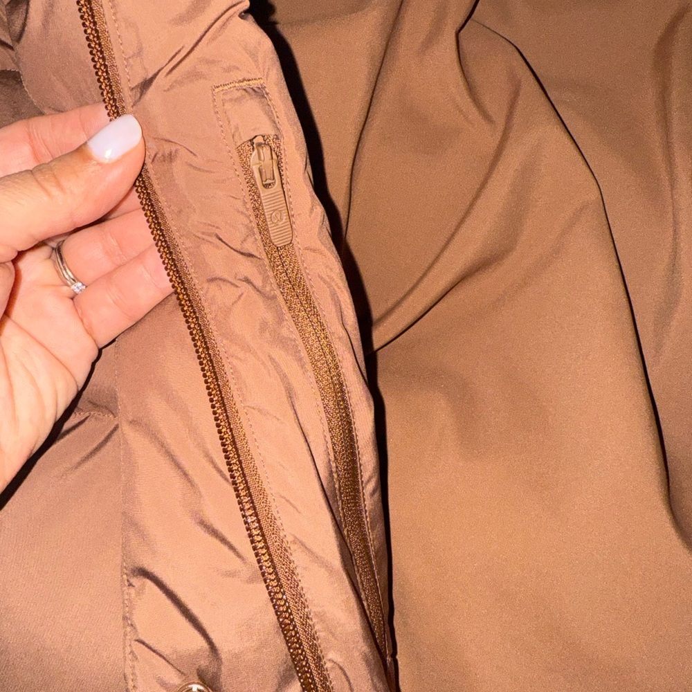 Lululemon Athletica Wonder Puff size 8 Jacket - Picture 6 of 10